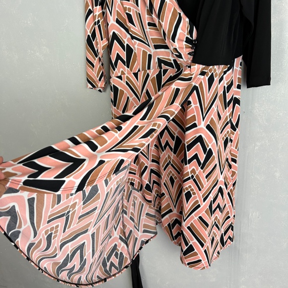 Bob Mackie plus size 1X faux wrap dress 3/4 sleeve stretch knit black geometric - Picture 5 of 14